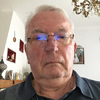 henidom - gay de 77 ans